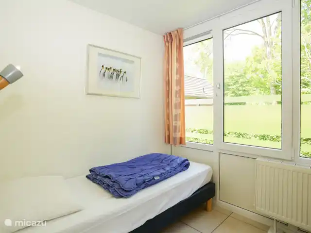 Haut Limbourg | Pays-Bas, Limbourg, Simpelveld - bungalow Chambre en bas (simple) belle chambre pour un dormeur simple ; avec moustiquaire devant la fenêtre !