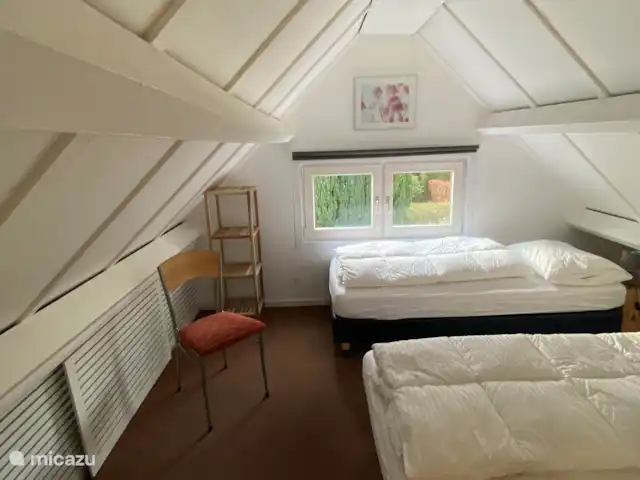 Haut Limbourg | Pays-Bas, Limbourg, Simpelveld - bungalow Encore une fois la chambre à l’étage à l’arrière, avec des moustiquaires aux fenêtres !
