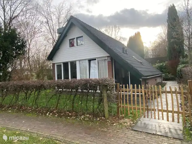 Haut Limbourg | Pays-Bas, Limbourg, Simpelveld - bungalow Automne. portail de jardin bien visible !