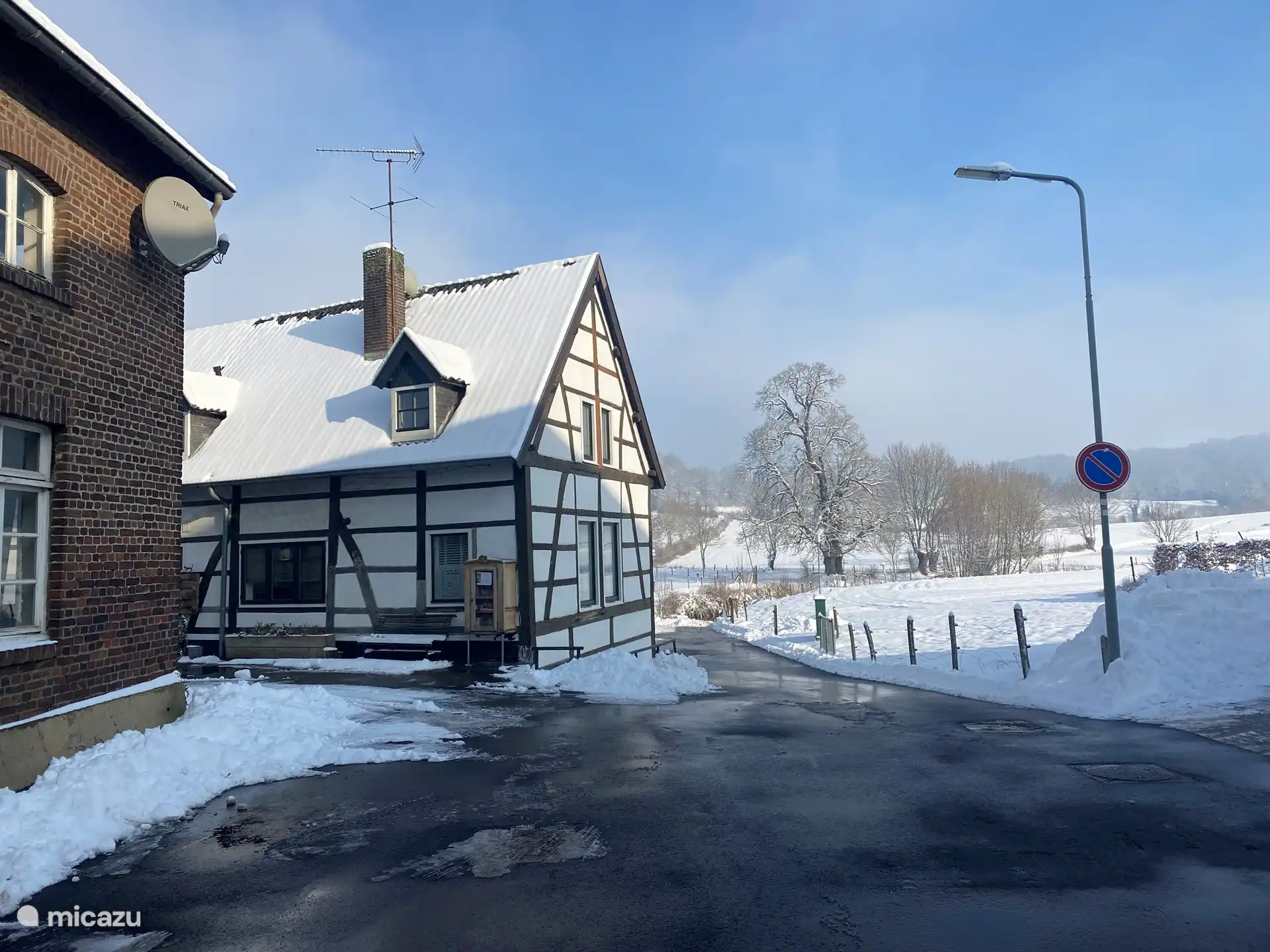 Mamelis, gehucht met leuke vakwerkhuizen en carré-boerderij, langs Beek naar rechts mooi wandelen, of via Duitsland (Marmelis ligt vrijwel op grens en toch vlak bij ons huisje) via klooster terug