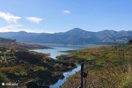 Hiking trail with spectacular views of Lake Vinuela