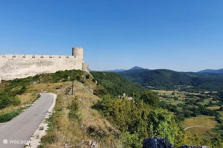 Ruinas del castillo Sokolac a 10 minutos en coche del apartamento