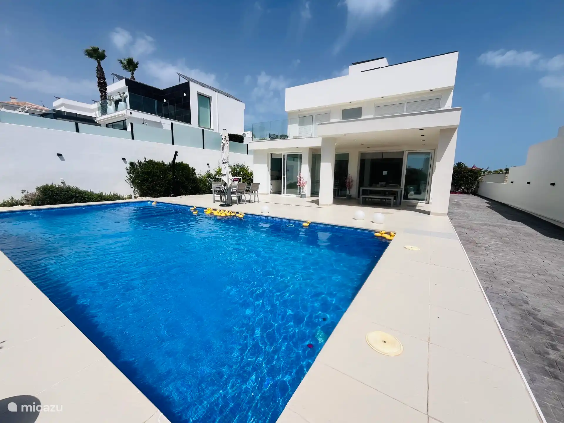 Casa Sofía con piscina y entrada parcial