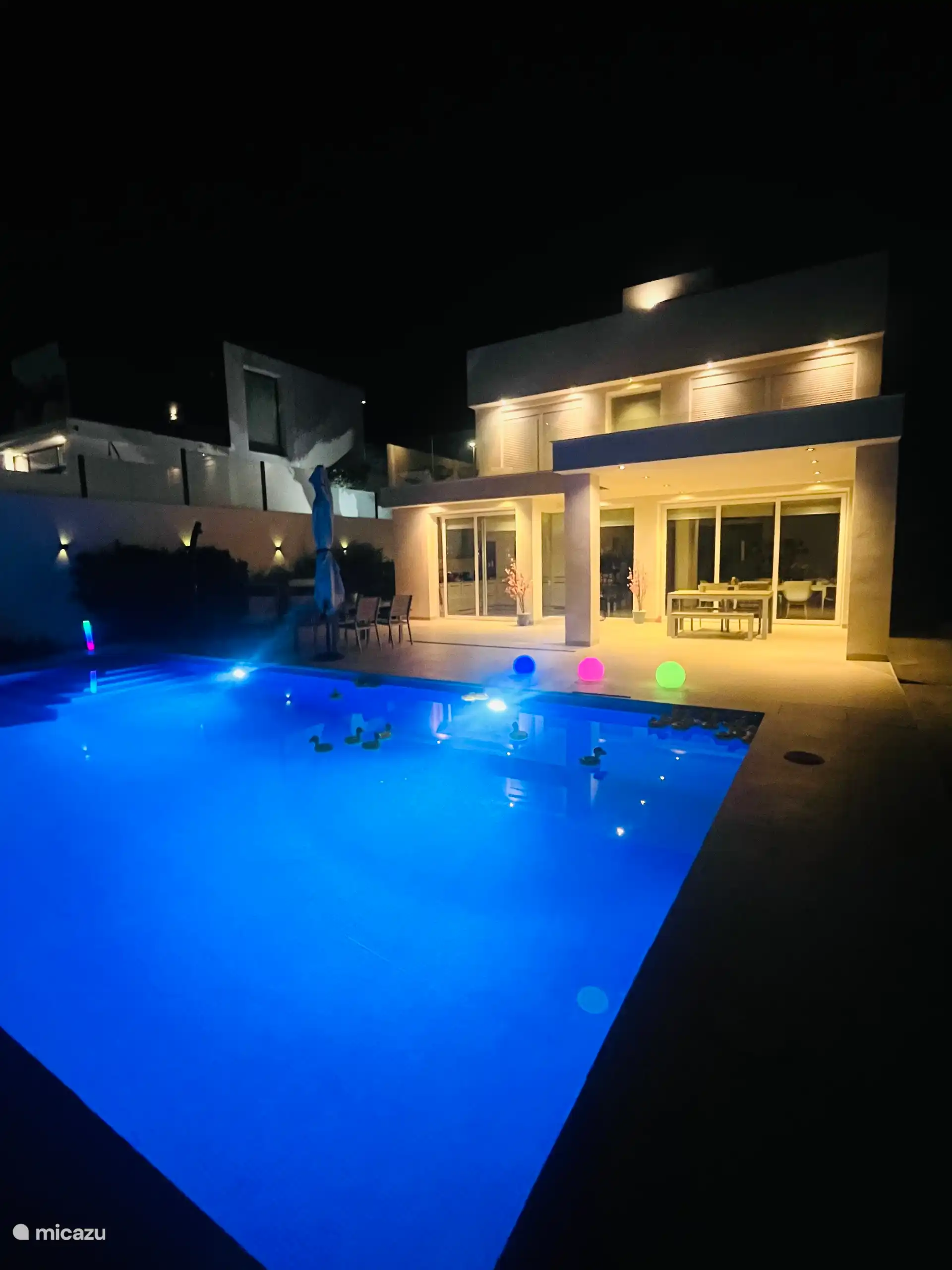 Casa Sofía de noche