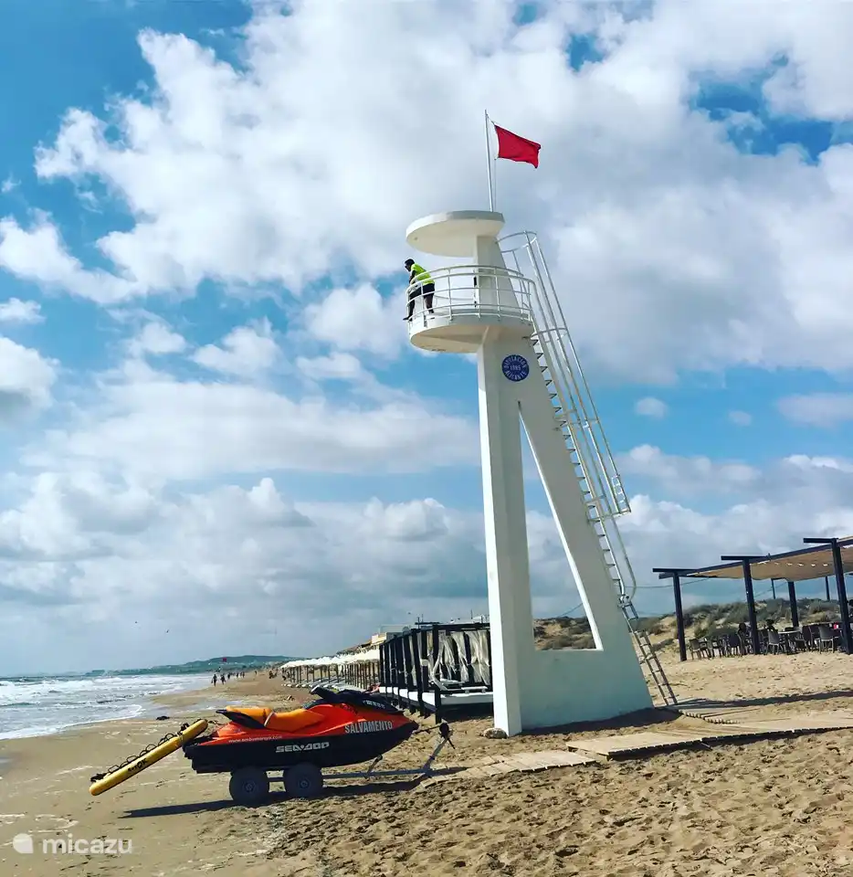 8 km Strand von La Marina 10 Autominuten von der Villa entfernt
