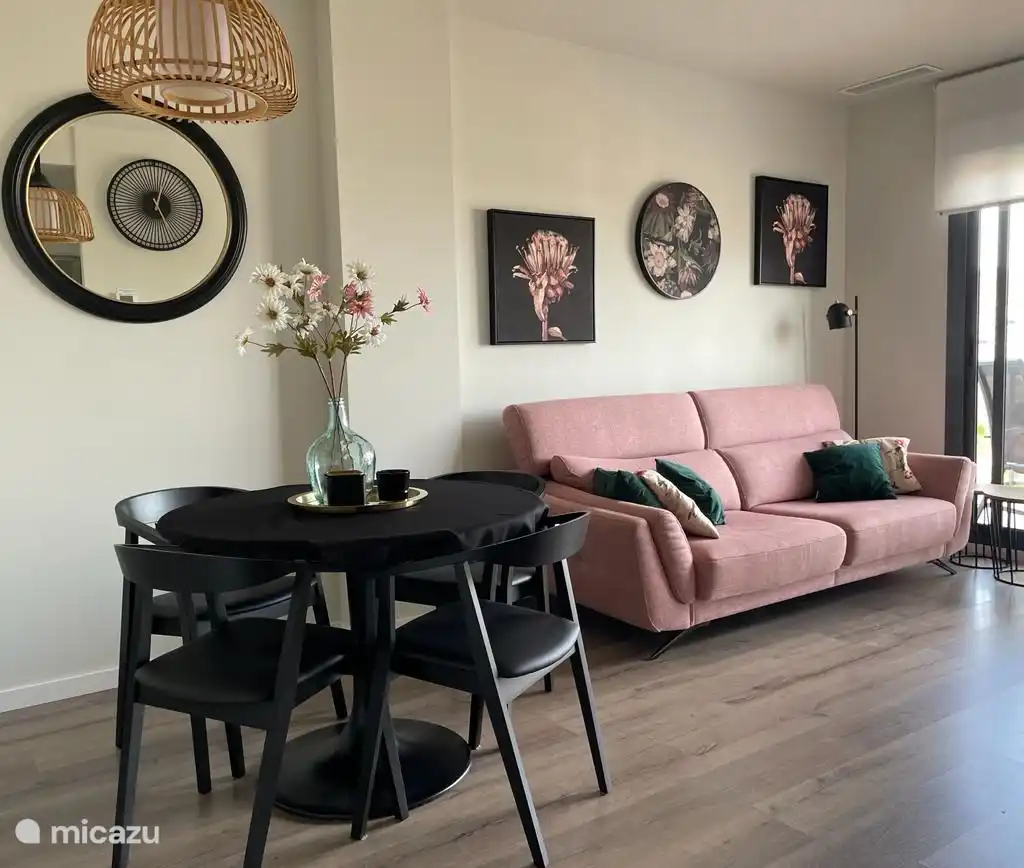 Wohnzimmer mit (zusätzlichem) Schlafsofa