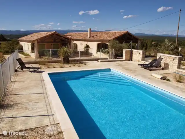 Pierre de Jourdan 4 personnes | France, Ardèche, Grospierres - maison de vacances De la piscine 5x10 mètres une vue fantastique.