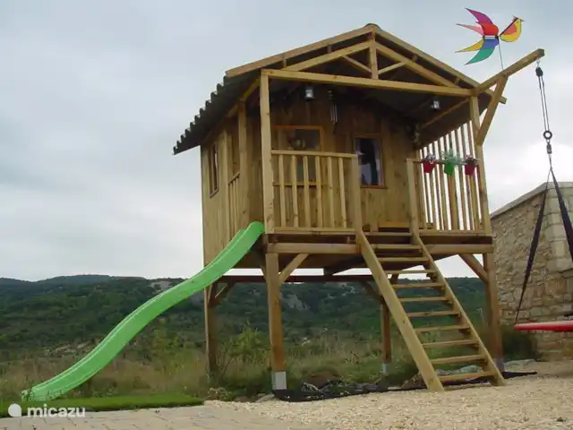 Pierre de Jourdan 4 personnes | France, Ardèche, Grospierres - maison de vacances Les enfants adorent ça.