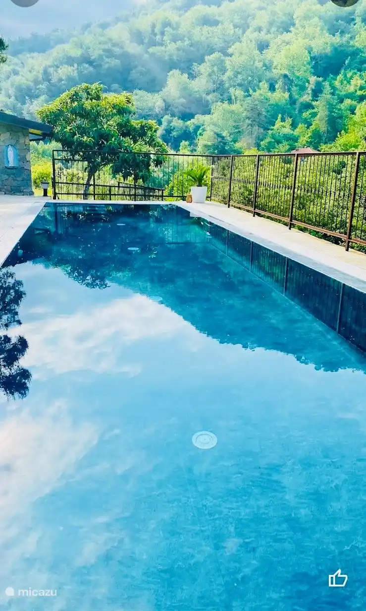 Das Schwimmbad ist von Mitte April bis Ende Oktober beheizt. 