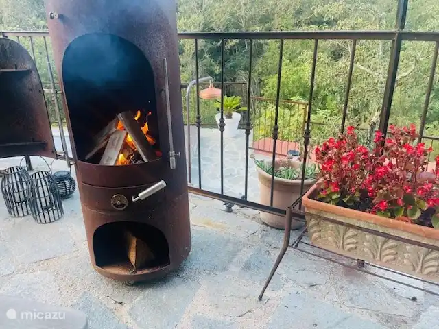 Location de Vacances Italie, Ligurie, Apricale, villa - Casa Bianca Apricale Un chauffage extérieur au cas où il ferait encore un peu froid le soir.