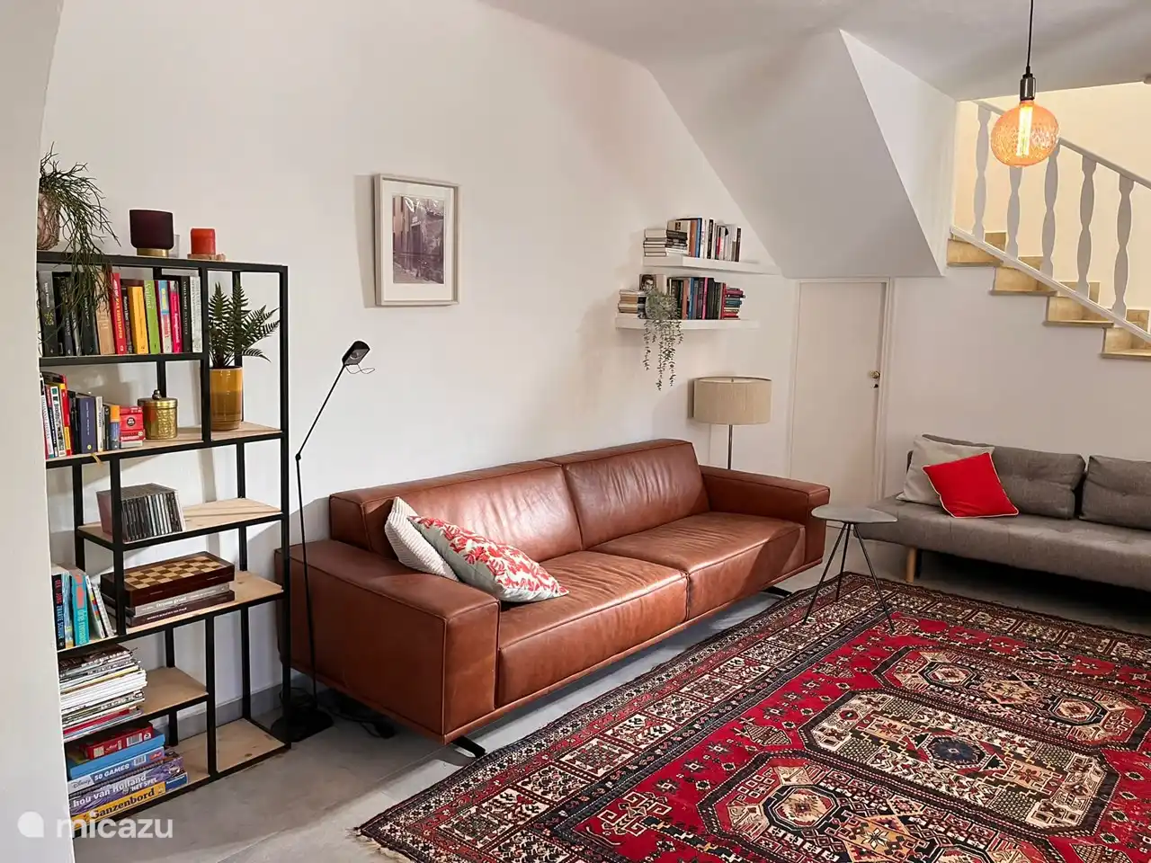 Im Wohnzimmer finden Sie verschiedene Bücher und Spiele. Es gibt auch Shuffleboard für Enthusiasten 