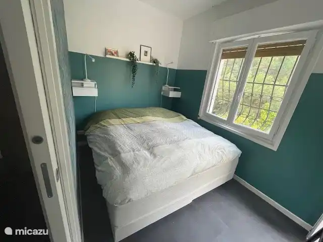 Location de Vacances Italie, Ligurie, Apricale, villa - Casa Bianca Apricale Dans cette chambre (taille 3 x 2,50 M) il y a un lit de 1,80 x 2 mètres), Également adjacent à cette chambre se trouve un balcon, qui donne sur Isolabona (c’est le même balcon que l’autre chambre).
