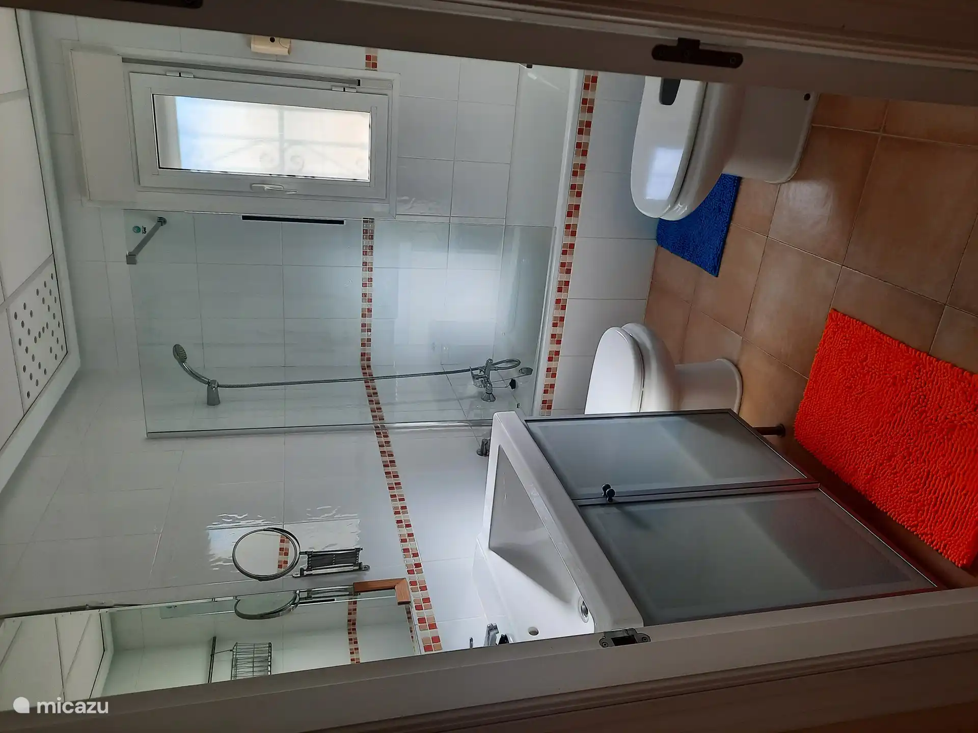 Salle de bain en bas