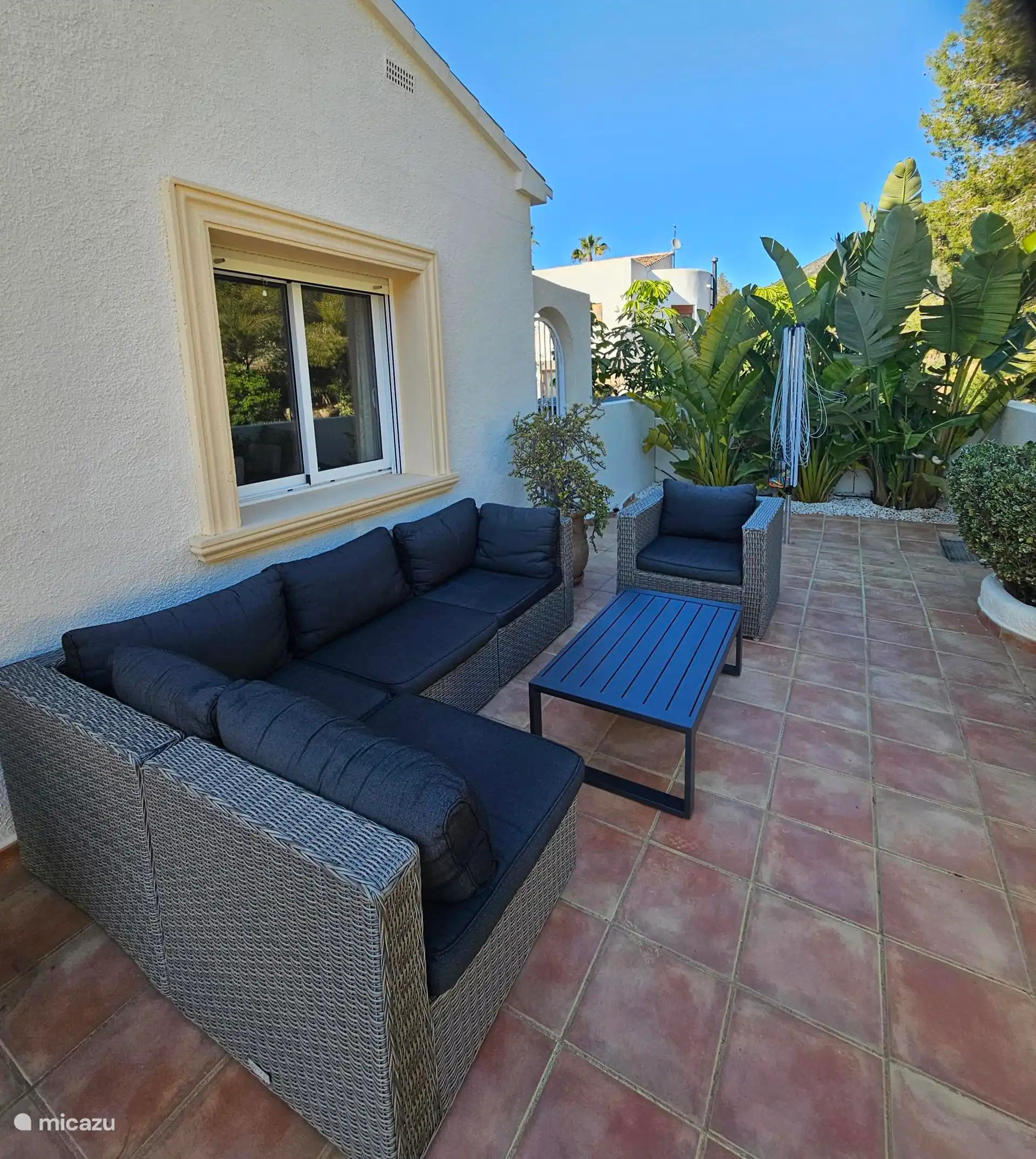 Zitje zijkant in de schaduw (namiddag)