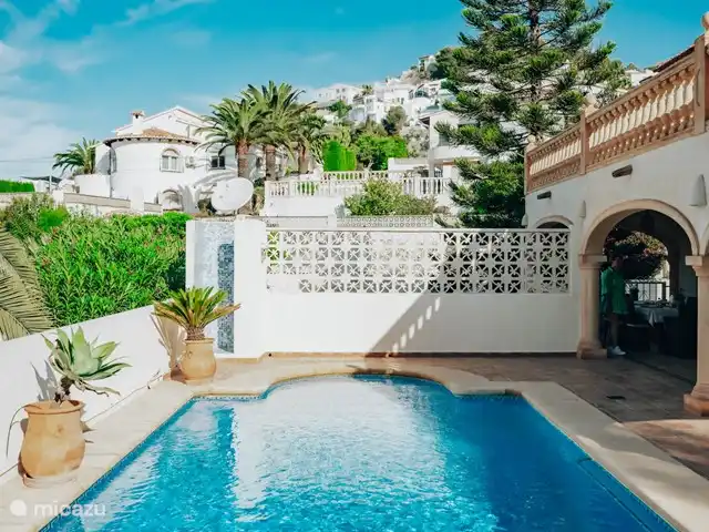 Casa Gorriones Moraira en España, Costa Blanca, Moraira - villa Piscina y ducha exterior