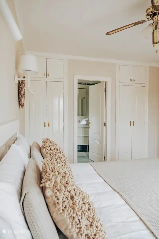 Schlafzimmer 2 mit Klimaanlage und eigenem Bad