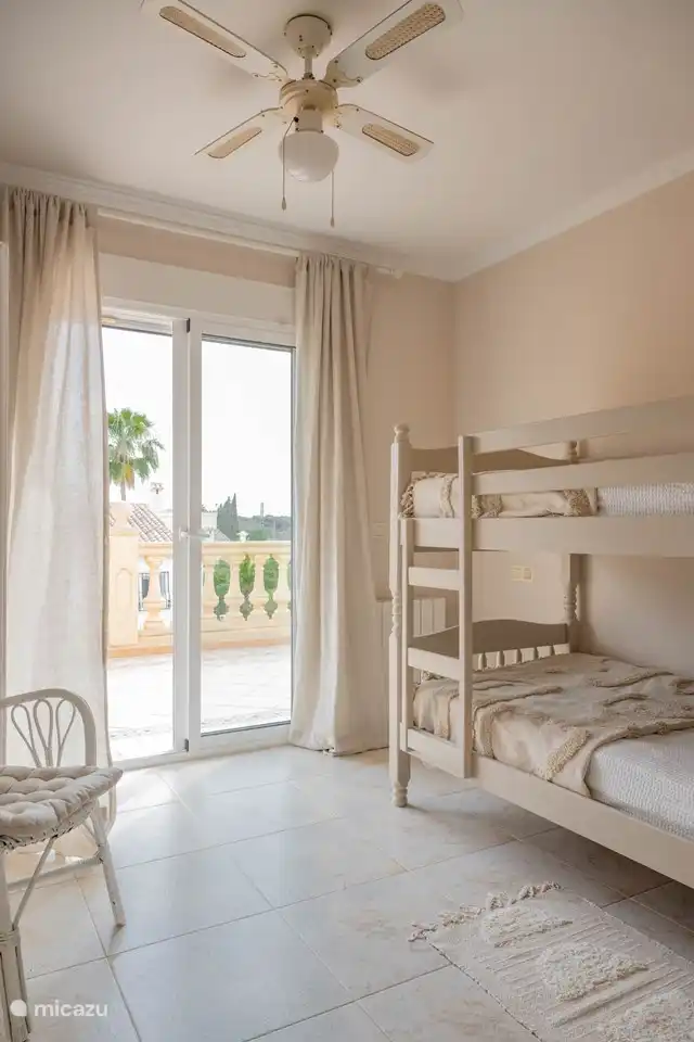 Schlafzimmer 4 mit Klimaanlage und Etagenbett