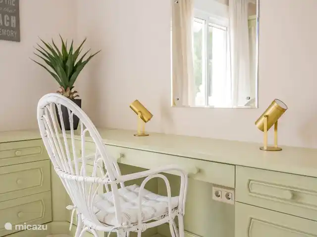 Casa Gorriones Moraira en España, Costa Blanca, Moraira - villa Dormitorio 3 con aire acondicionado y tocador.