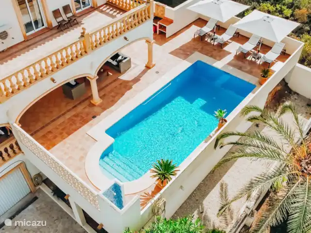 Casa Gorriones Moraira en España, Costa Blanca, Moraira - villa Vista superior piscina y terraza al aire libre
