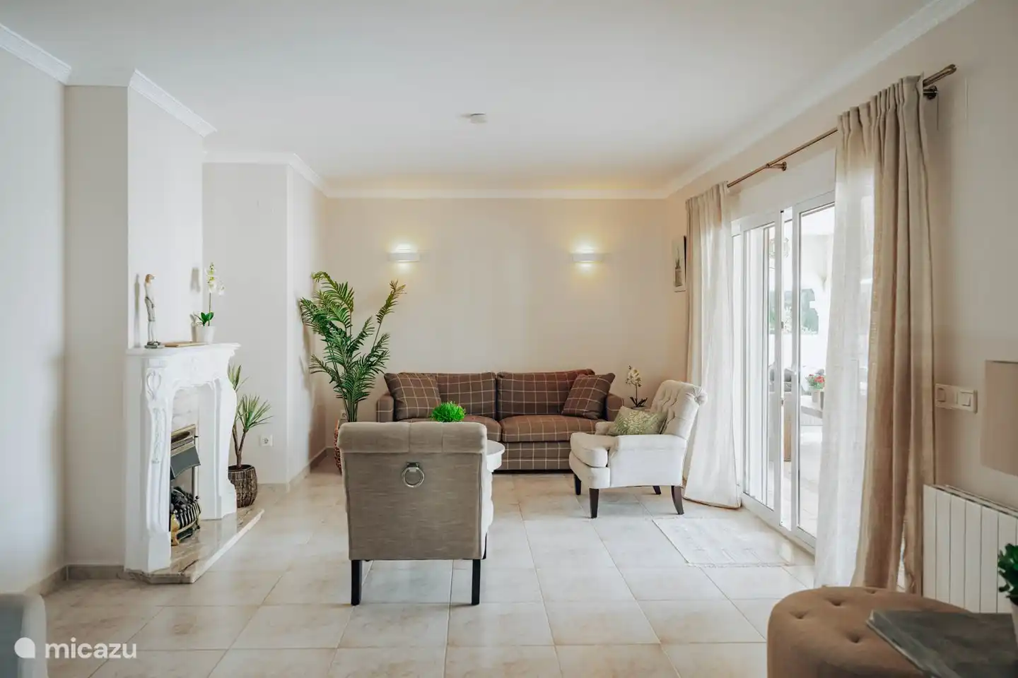 Wohnzimmer - Sitzecke mit Gaskamin