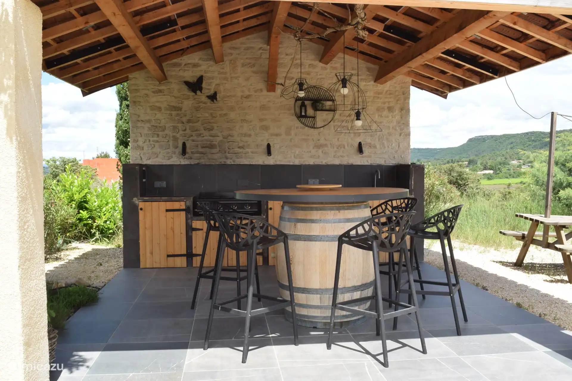 La cuisine extérieure est un endroit idéal pour l’apéritif.