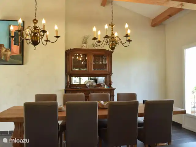 Pierre de Jourdan 8 personnes | France, Ardèche, Grospierres - villa La salle à manger à l’intérieur.