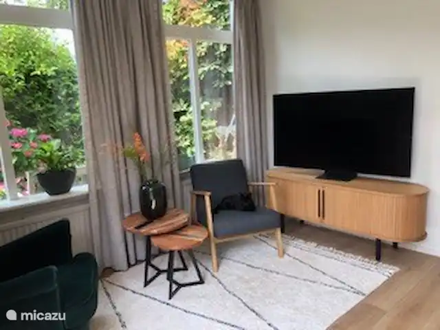 vakantiehuis huren in Nederland, Noord-Holland, Bergen – De Lijster TV in woonkamer