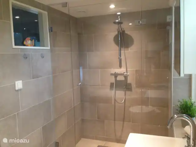vakantiehuis huren in Nederland, Noord-Holland, Bergen – De Lijster en ruime douche.