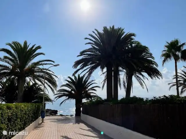 Casa Zita Playa | Espagne, Ibiza, Santa Eulalia - appartement À côté du bâtiment se trouve un chemin qui donne un accès direct à la mer et à 100 mètres une très belle plage avec chiringuito.