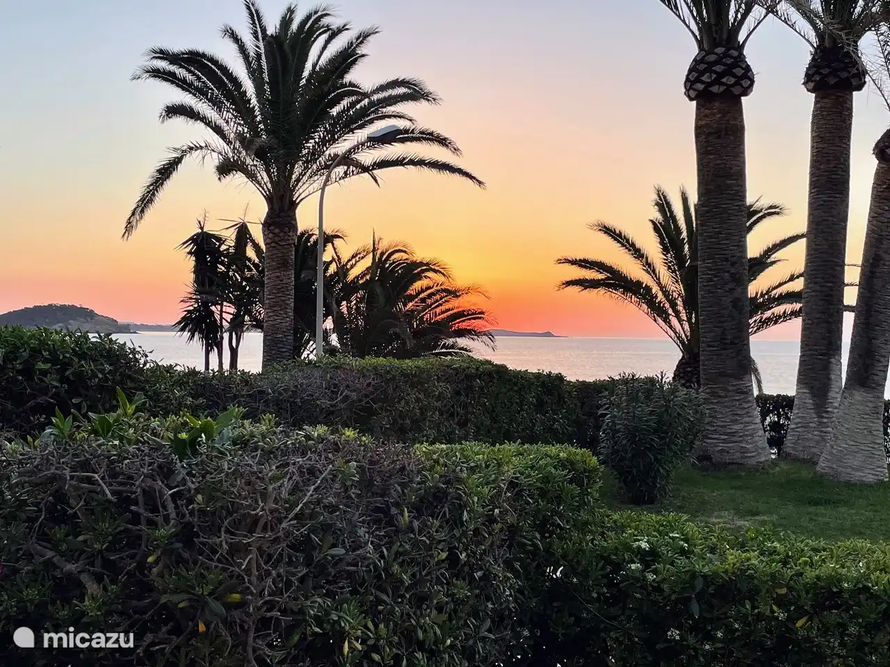 Profitez du lever du soleil tous les matins depuis votre terrasse.