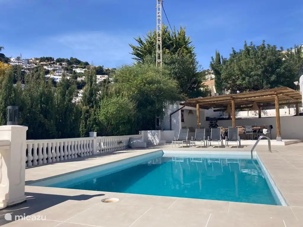 Swimmingpool &amp; Pergola