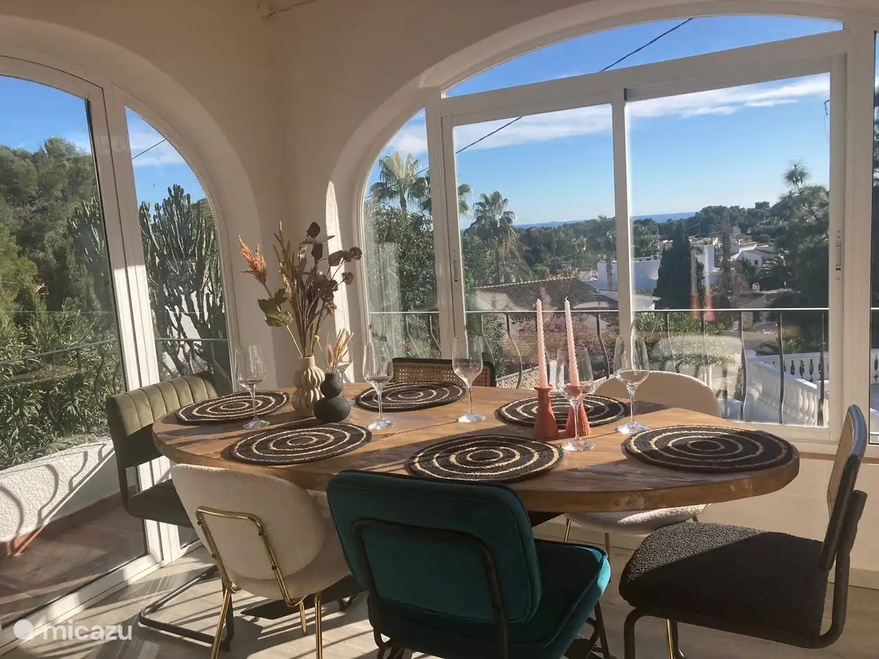 Esstisch neben dem Wohnzimmer (im Obergeschoss)