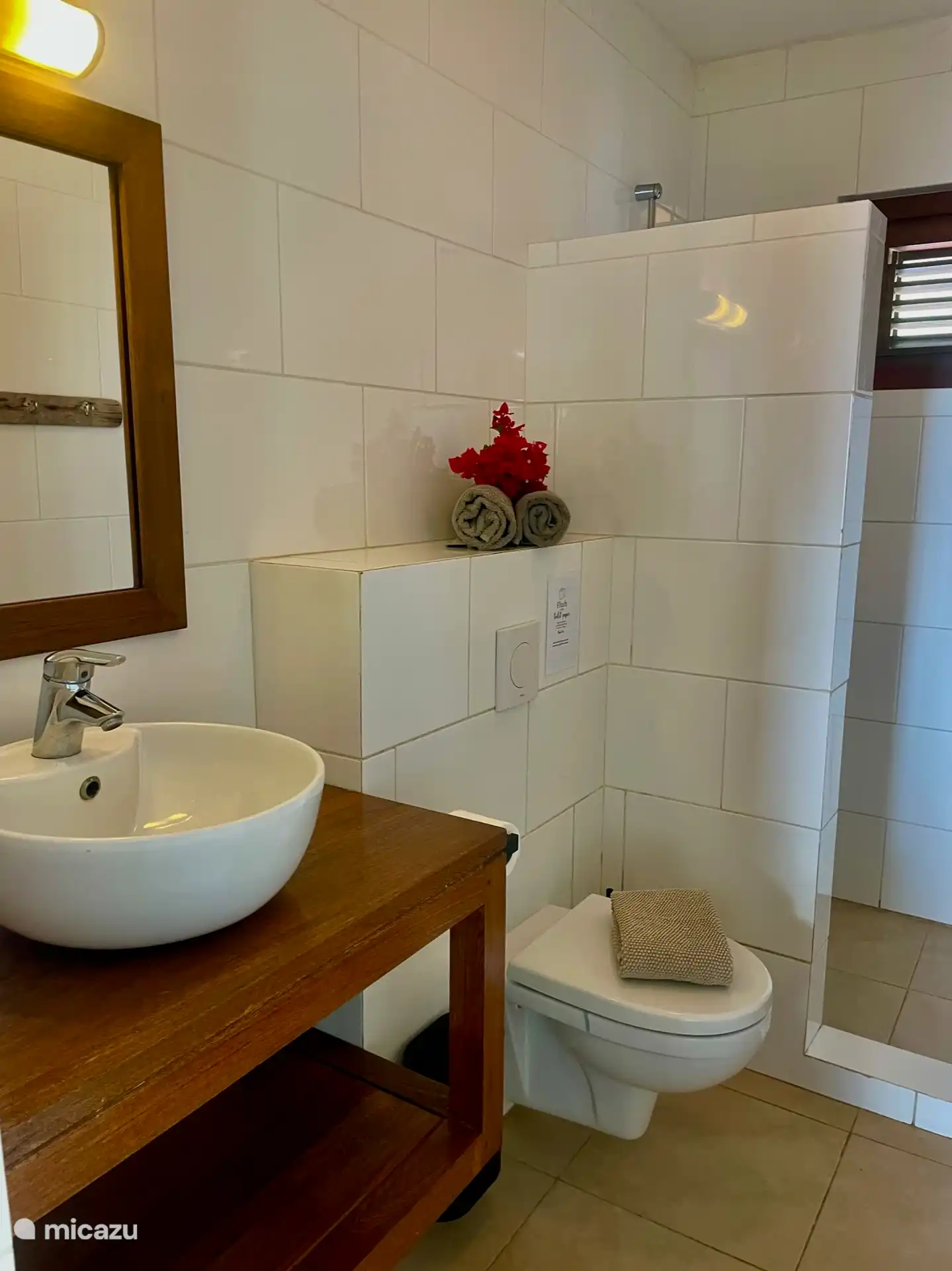 Salle de bain entre deux pièces