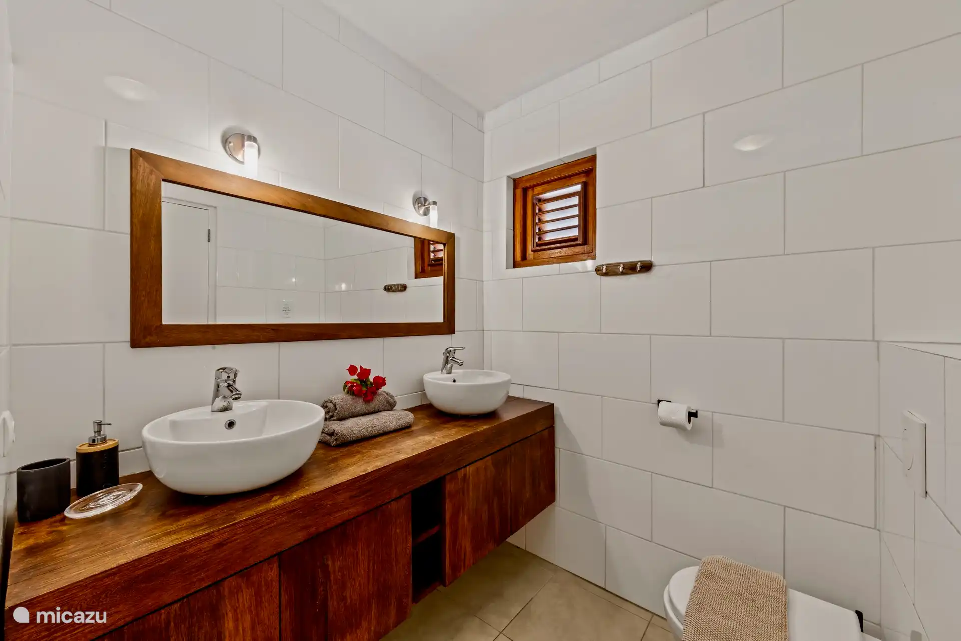 Salle de bain adjacente à la chambre parentale