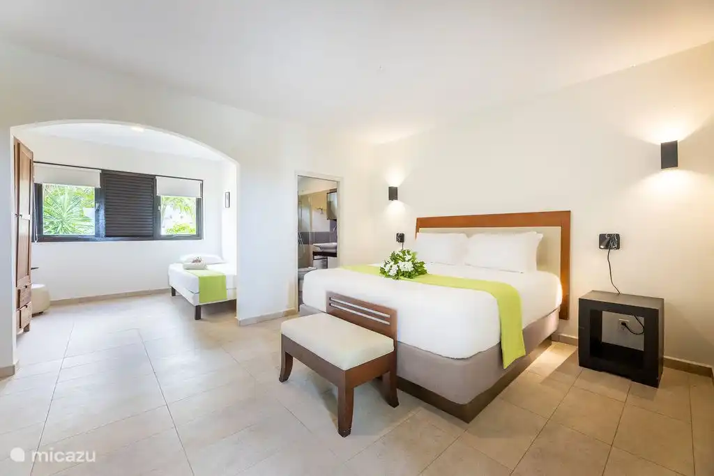 Zimmer mit 1 Doppelbett und einem Zustellbett