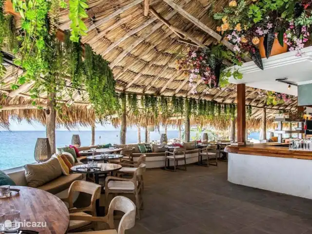 Beach Houses White Sands #Five huren in Curaçao, Curacao-Midden, Blue Bay - appartement BrassBoer op BlueBay, loopafstand van het appartement. Een hotspot.