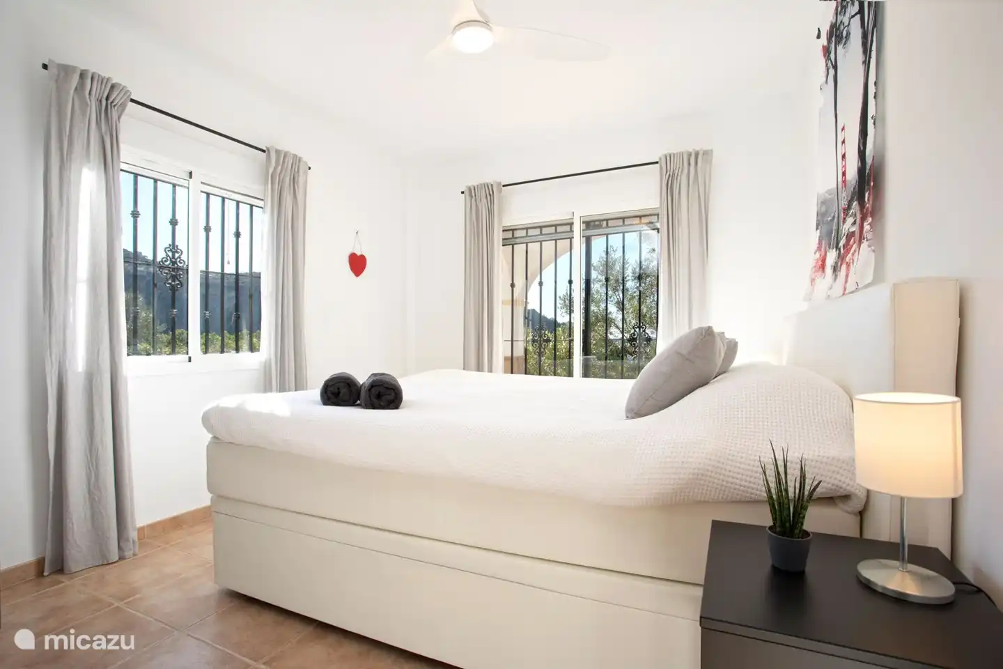 Schlafzimmer 2 mit einem Doppelbett.