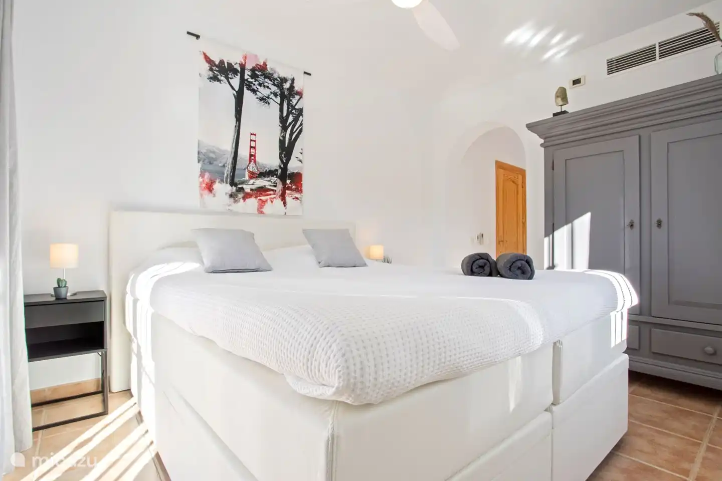 Schlafzimmer 2 mit einem Doppelbett.