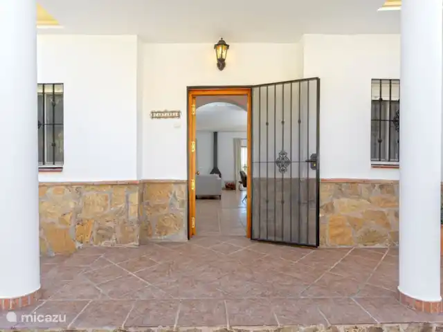 villa en España, Andalucía, Canillas de Aceituno – Casa Cartara La entrada de la Casa Cartarra.