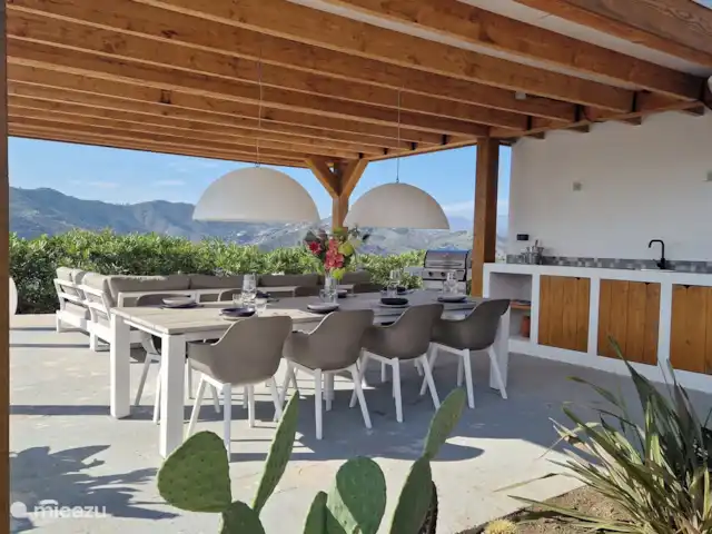 villa en España, Andalucía, Canillas de Aceituno – Casa Cartara ¡Cena con vistas!