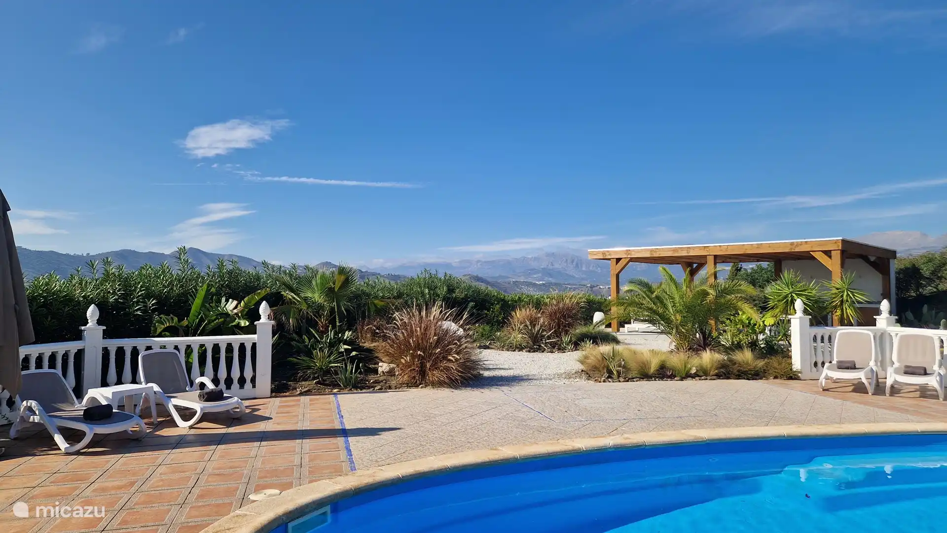 Tauchen Sie ein in Ihren privaten Pool!