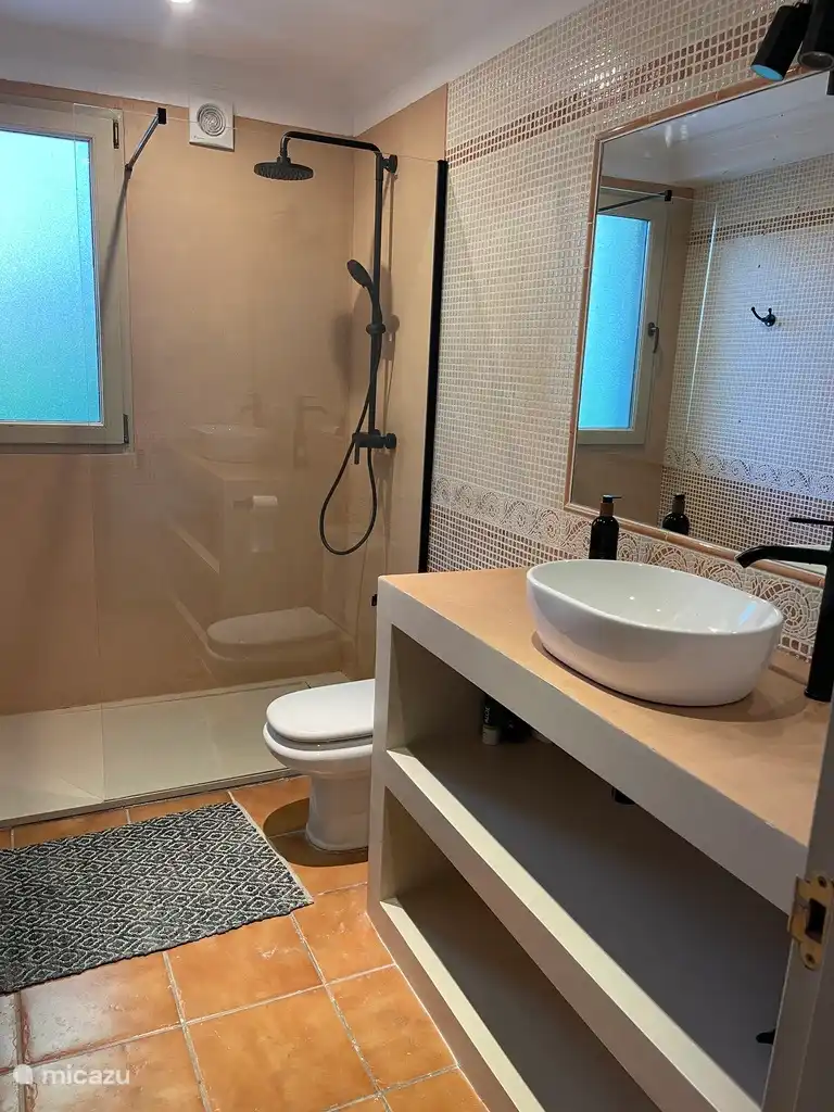 eines der 6 Badezimmer