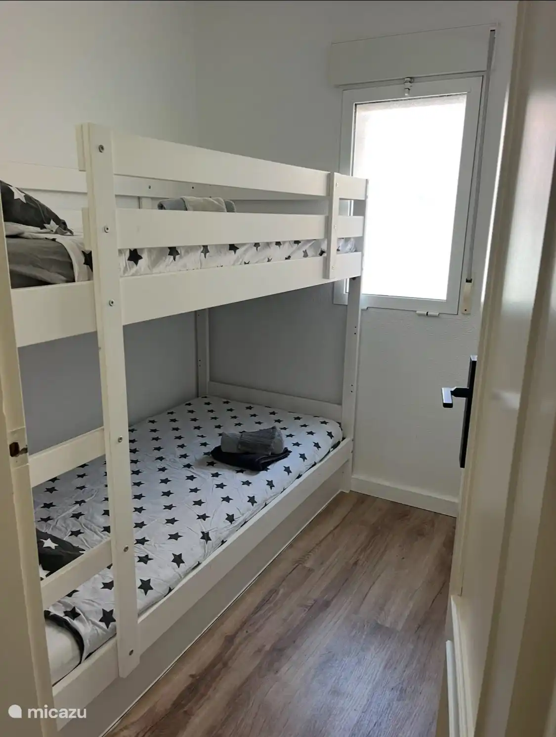 Chambre d’enfant avec lit mezzanine