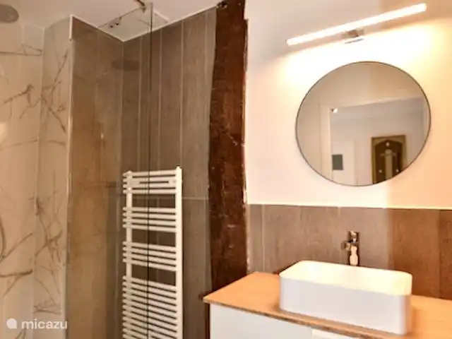 casa vacacional en Bélgica, Ardenas, Durbuy – Casa Borlon baño arriba