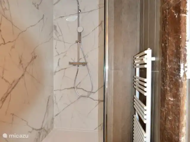 casa vacacional en Bélgica, Ardenas, Durbuy – Casa Borlon ducha