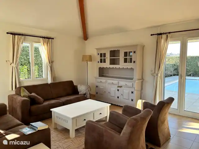 La pluie d'or huren in Frankrijk, Ardèche, Vallon-Pont-d'Arc - villa gezellige woonkamer met genoeg zitplaatsen