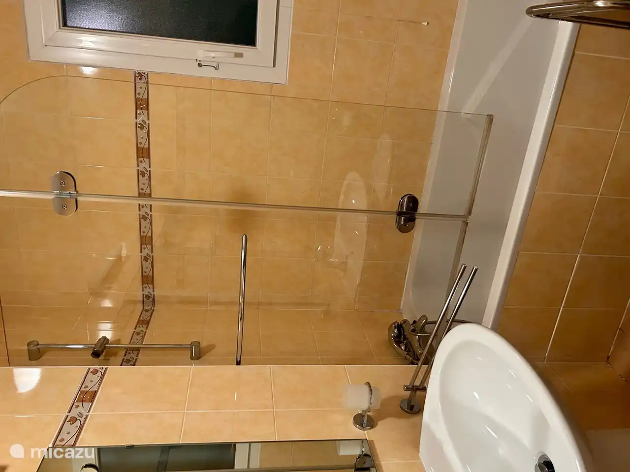 Bad mit Dusche im Erdgeschoss