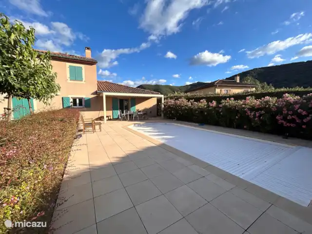 La pluie d'or huren in Frankrijk, Ardèche, Vallon-Pont-d'Arc - villa veilig afsluitbaar dek