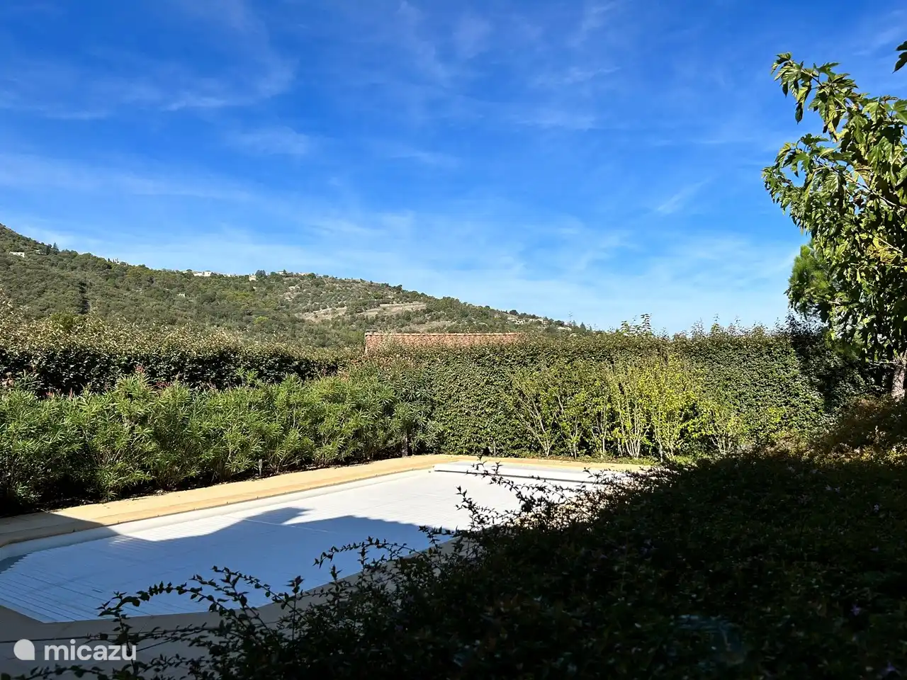 Sichere Terrasse und umzäunter Garten