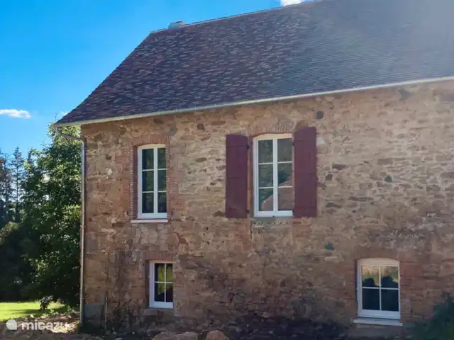 Chateau de Freyssinet - Dulice huren in Frankrijk, Haute-Vienne, Saint-Priest-Ligoure - vakantiehuis De achterzijde van Maison Dulice.